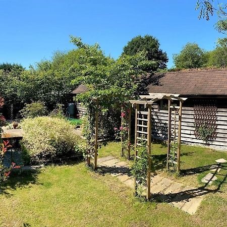 Вилла The Tool Shed Nestled In Idyllic Countryside Linchmere Экстерьер фото