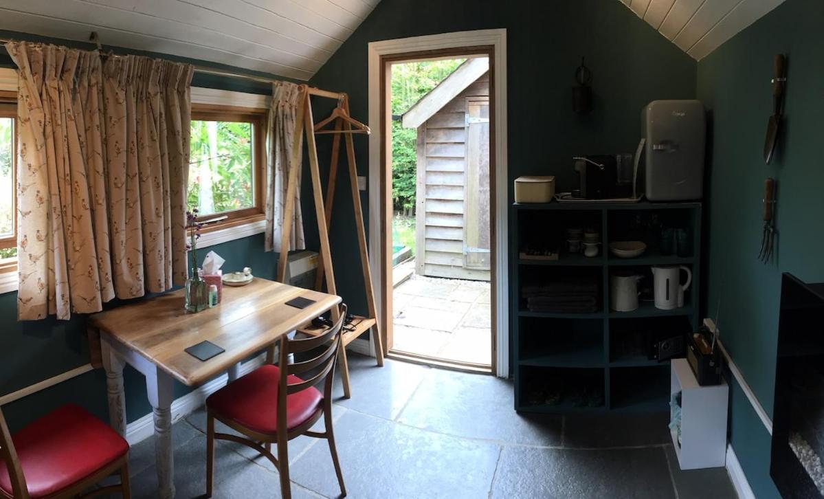 Вилла The Tool Shed Nestled In Idyllic Countryside Linchmere Экстерьер фото