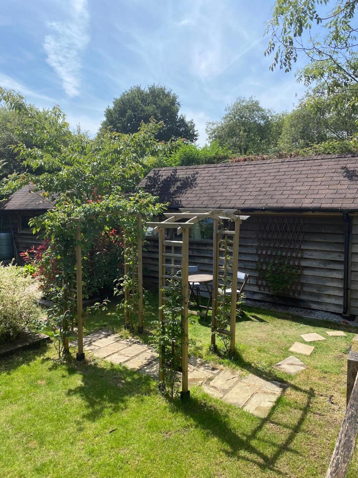 Вилла The Tool Shed Nestled In Idyllic Countryside Linchmere Экстерьер фото